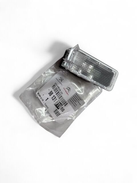 Opel Grandland OV64 Torpido Altı Ayak Aydınlatma Led Lamba Psa 9813171980