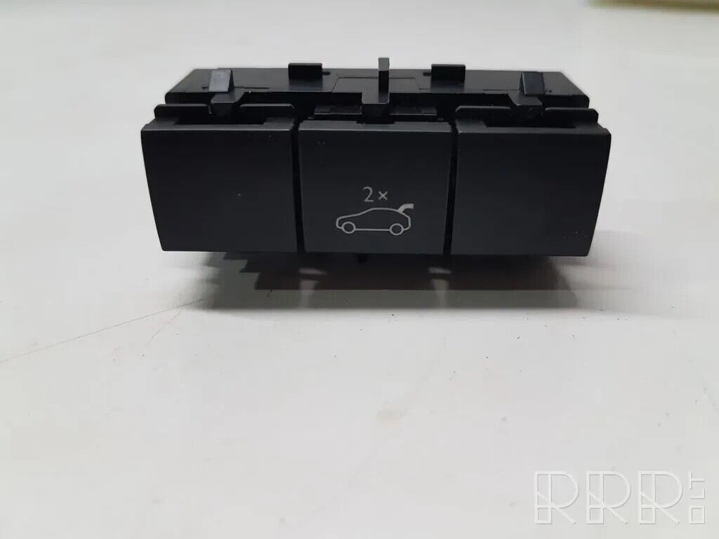 Peugeot 3008 P84 Bagaj Açma Kumanda Düğmesi Psa 98130472ZD